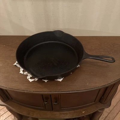Vintage Erie No. 9 Cast Iron Skillet 710 G Pre Griswold - Image 1 of 4