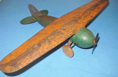 Avión de juguete de acero prensado Wyandotte de 1930, envergadura de 18 pulgadas Foto 1 de 4