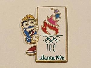 1996 Atlanta Olympische Spiele Emaille Weste Hut Anstecknadel Izzy Peeking Flame Torch - Bild 1 von 2