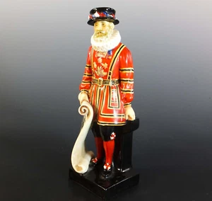 V RARE DOULTON ADVERTISING FIGURINE of a BEEFEATER - THE ILLUSTRATED LONDON NEWS - Picture 1 of 14