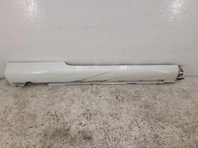 Оригинальный молдинг для боковой юбки правостороннего пассажира Volvo C70 2006-2013 годов выпуска - Изображение 1 из 4