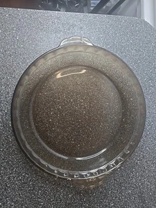 Vintage Pyrex Glass Pie Plate 229 USA Scalloped 24cm Brownish Pink color - Picture 1 of 3