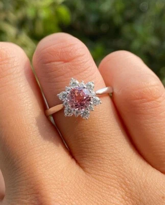 Anillo de compromiso floral plateado enchapado en oro blanco de 14K de turmalina rosa natural Foto 1 de 3