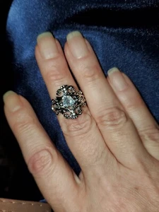 Größe 6. Neu mit Etikett. Diamonique Ring umgeben mit Fillagree. - Bild 1 von 2