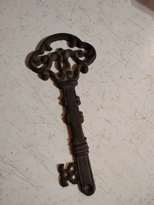Llave grande de hierro fundido decoración de pared decoración del hogar ornamentada llave de metal oxidado 7,5" en mal estado - Imagen 1 de 1