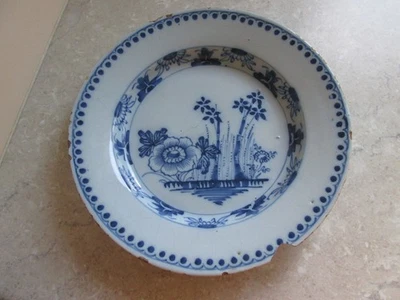 ANTIQUE ENGLISH DELFT PLATE - PEONIES & BAMBOO C.1760 - Image 1 of 4