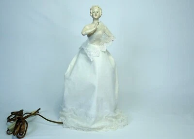 Антикварная будуарная лампа половина куклы утюг/спелтер с ручной сшитой одеждой - Изображение 1 из 4