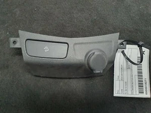 HOLDEN TRAX HILL DECENT BUTTON AND POWER SOURCE #18271 - Picture 1 of 3