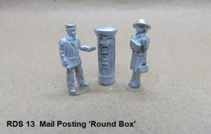 00/4MM 1:76 JOHN DAY WHITE METAL, **NEW** RDS 13 MAIL POSTING SCENE 'ROUND BOX' - Picture 1 of 1