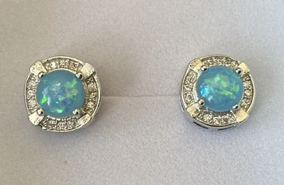 Bonitos nuevos aretes plateados redondos azules simulados de ópalo de fuego Foto 1 de 4