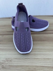 New Beautiful Girls Knit Shoes Purple Slip Ons Size 4.5  Nice - Picture 1 of 9