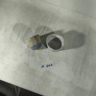 手工陶瓷碗带奶油色和蓝色釉  — 第 1/4 张图片