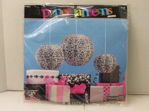 Paquete de 3 linternas decorativas de papel con bolsa de astillas blanco y negro, tamaños 8" 10" 12" - Imagen 1 de 5