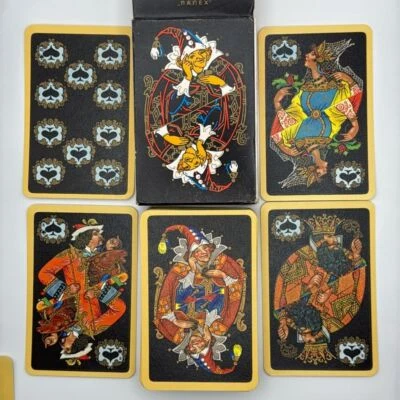 Cartas de baralho russas vintage pôquer arte exclusiva fundo preto anos 90 - Imagem 1 de 4