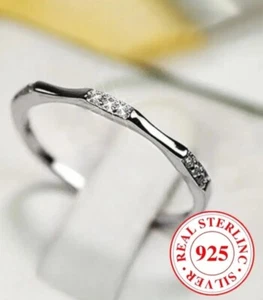 Anello Minimal Fatto Con 1 Grammo Di Argento Sterling 925 + 9 Piccoli Zirconi - Foto 1 di 7