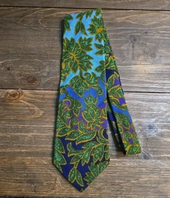 Corbata ancha multicolor brillante de algodón con volantes de gallo Miller Paine 56 pulgadas Foto 1 de 4