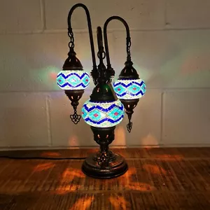 Lampada da tavolo fatta a mano 3 mini palla di vetro luce mosaico turco marocchino - Foto 1 di 6