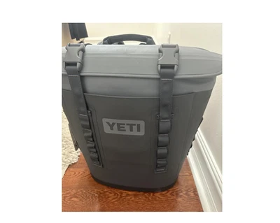 Mochila YETI Hopper M12 Enfriador Suave, Color Carbón/ 12 litros, Totalmente NUEVA Foto 1 de 4