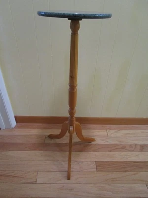 "Mesa de exhibición vintage de madera verde mármol pedestal planta soporte 35,5"" t años 70" Foto 1 de 4