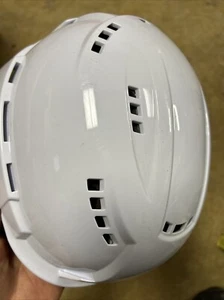 Milwaukee 48-73-1350 BOLT White Vented Safety Helmet with IMPACT ARMOR Liner - Picture 1 of 3