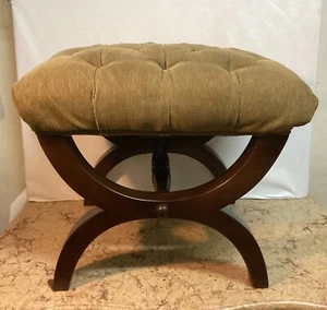 ANTIKER MAHAGONI MASSIVHOLZ HOCKER MIT FEDERSITZ. CHENILLE STOFF CAPITONE - Bild 1 von 12