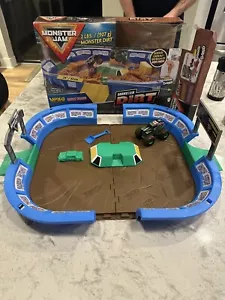 Monster Jam Dirt Arena Set unvollständig, kommt mit allem abgebildeten - Bild 1 von 9