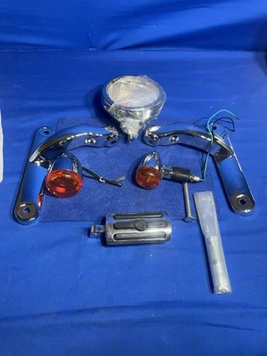 Kit de reubicación de señal de giro cromada Harley Davidson con luces de bala, clavija de carretera  Foto 1 de 4