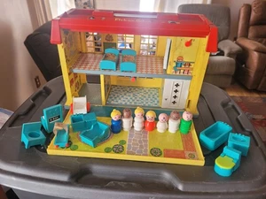 Fisher Price Vintage Little People Play Family Hospital #931 con accesorios - Imagen 1 de 22