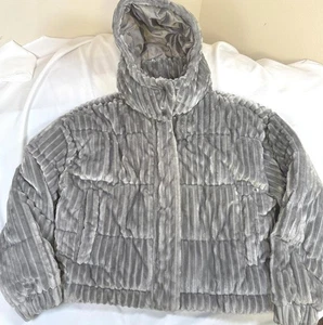 American Eagle textured puffer jacket. Medium   - Picture 1 of 9