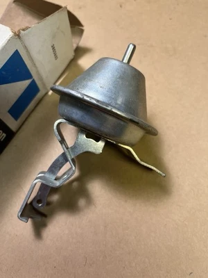 NOS 1973-1974 AMC Pass &Jeep 6 Cyl Vacuum Advance CJ, J, SJ Series 8122350 - Image 1 of 4