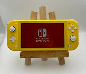 Consola de juegos portátil Nintendo Switch Lite solo HDH-001 amarilla 4 GB sin región - Imagen 1 de 11