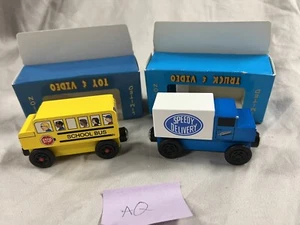 Wooden Mister Rogers Neighborhood Speedy Delivery Truck 2005 School Bus 2004 AQ - Picture 1 of 6