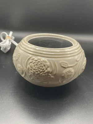 YANKEE Vela-Vela/Taza Enchufe Floral Repujado Marfil Calentador Foto 1 de 4