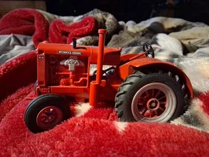 Trattore Ertl McCormick Deering W-30, 1998 Nashville, pressofuso 1/16 USA - Foto 1 di 8