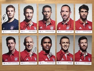 41 AK FC Bayern München Autogrammkarten 2016-17 original signiert LEWANDOWSKI - Bild 1 von 4