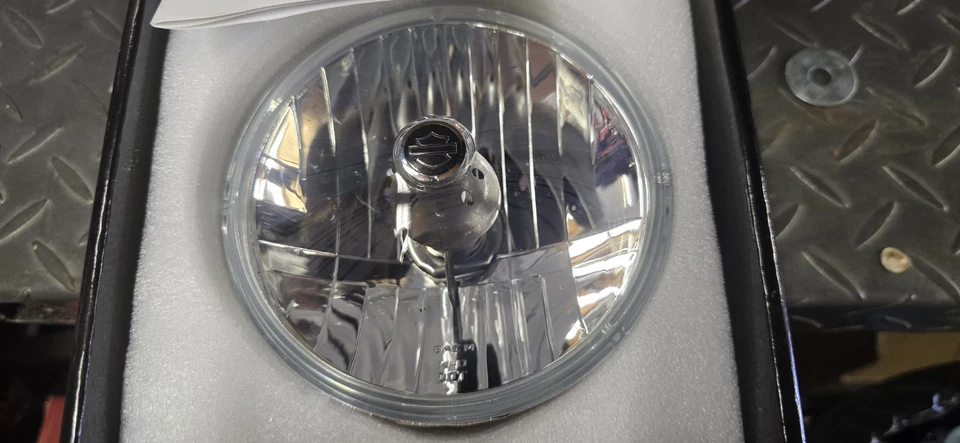 Harley Davidson Dyna Stock 2016 5 3/4 faros de vidrio lámpara y bombilla 68297-05A Foto 1 de 4