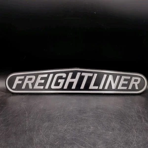 1970's - 1980,s FREIGHTLINER TRUCK TRACTOR GRILL EMBLEM BADGE GENUINE ORIGINAL - Picture 1 of 6