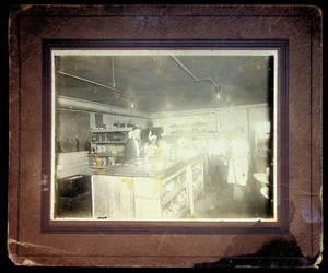 Dayton Ohio? Restaurant Interior Kitchen With Cooks Black & White Photo 1919 - Imagen 1 de 2