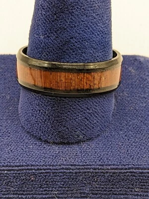 Alianza de boda de acero inoxidable de grano de madera de barril de whisky para hombre tamaño 13 5 mm Foto 1 de 3