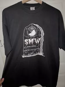 Camisa de Lucha RARA De Colección Montaña Humeante RIP Lápida SMW Puntada Única XL - Imagen 1 de 5