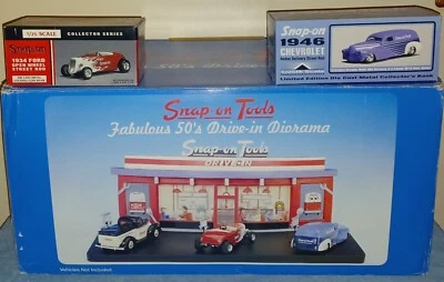 LARGE SNAP-ON TOOLS FABULOUS 50'S DRIVE-IN DIORAMA w/ 2 CARS *NEW* - Image 1 of 4