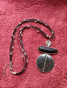 Silpada 925 Sterling Silver Black Ebony Wood Leaf Resin Pendant Necklace/Nature - Picture 1 of 10