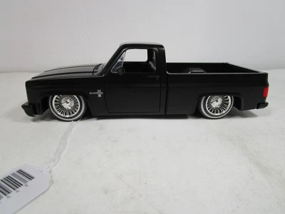 JADA 1/24 JUST TRUCKS NERO OPACO 1985 CHEVY C10 TRUCK MOLTO BELLO *HTF* - Immagine 1 di 4