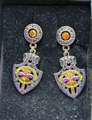 Pendientes colgantes de diamantes de imitación Heidi Daus en tonos de azul, púrpura, verde y dorado Foto 1 de 3