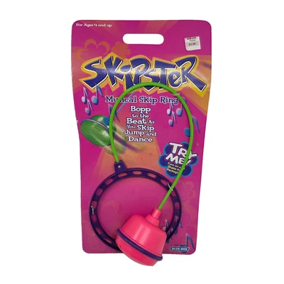 DE COLECCIÓN CAJA AZUL JUGUETES SKIPSTER MUSICAL ANILLO SALTAR ROSA # 39106 SKIP IT KNOCK OFF Foto 1 de 4