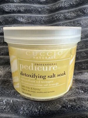 Cuccio ~ Pedicura Profesional ~ Remojo de Sal Desintoxicante - Leche y Miel - 29 Oz. Foto 1 de 2