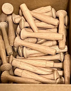 Caja de 50 clavijas agitadoras ROBLE ROJO 3,5" madera SIN TERMINAR clavijas para colgar en la pared NUEVO - Imagen 1 de 3