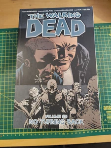 The Walking Dead Volume 25 Trade Paperback by Robert Kirkman No Turning Back - Picture 1 of 3