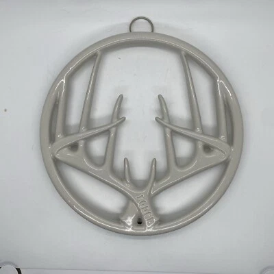 Lodge ECBAT18 чугунная эмалированная накидка 8 дюймов на стену из оленьих рогов белая - Изображение 1 из 4