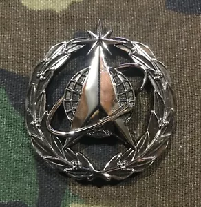 INSIGNIA GORRA DE OFICIAL DE LA FUERZA ESPACIAL DE ESTADOS UNIDOS; INSIGNIA MILITAR DE ESTADOS UNIDOS MÁS NUEVA - Imagen 1 de 1